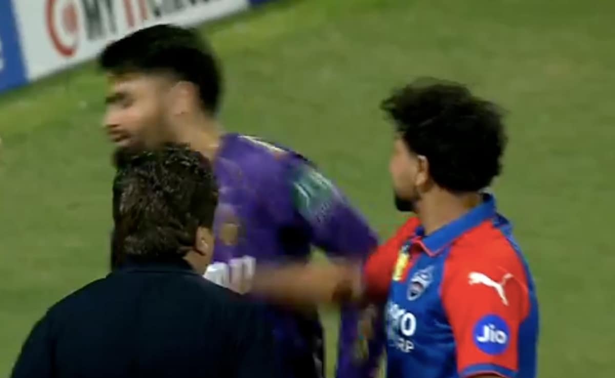 Kuldeep Yadav Slaps Rinku Singh After IPL 2025 Clash. KKR Star’s Shocked Reaction Goes Viral