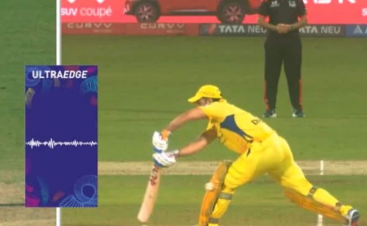 MS Dhoni Out Or Not Out? Internet Split Over Chennai Super Kings Star’s Controversial Dismissal