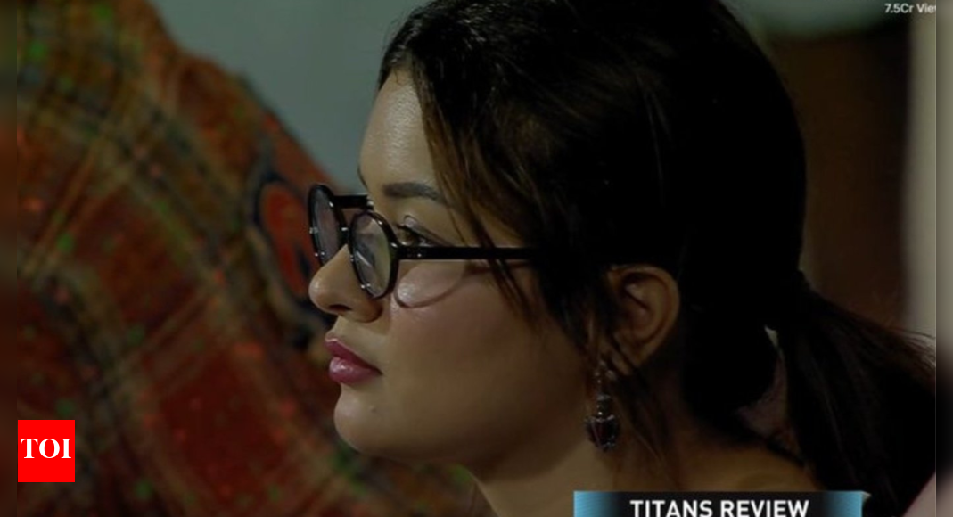 Avneet Kaur spotted in stands during Gujarat Titans vs Mumbai Indians match